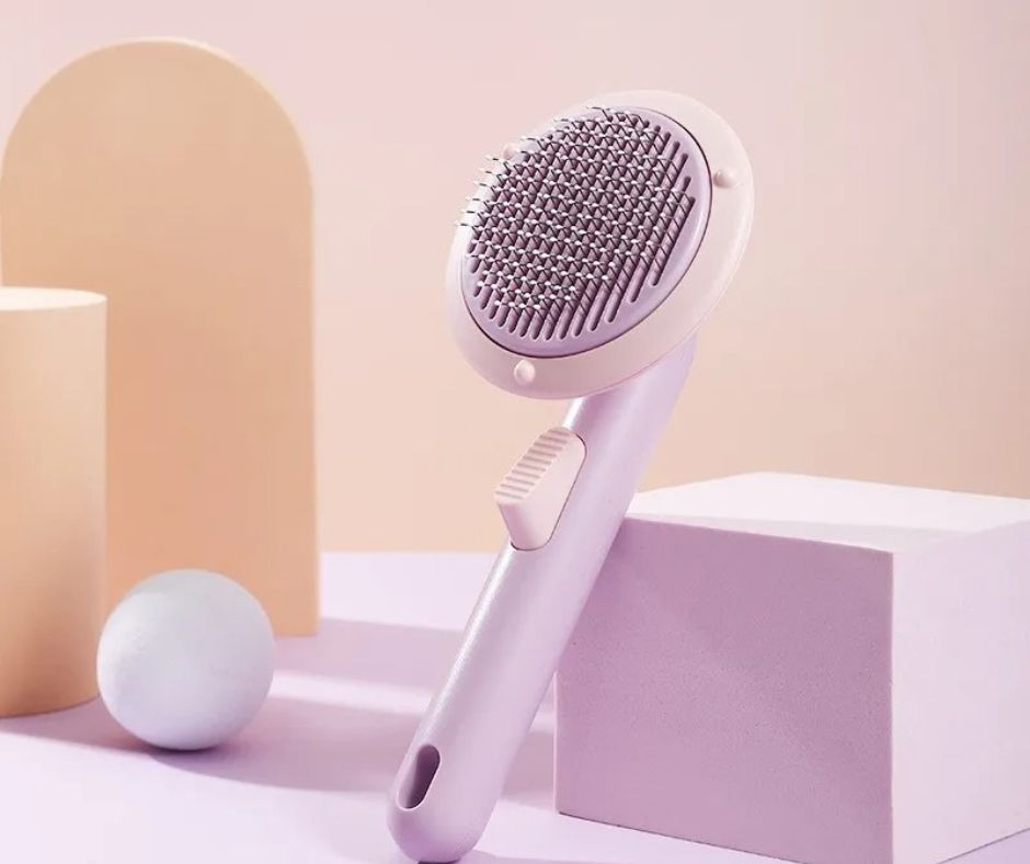 brosse-pour-chat-violette